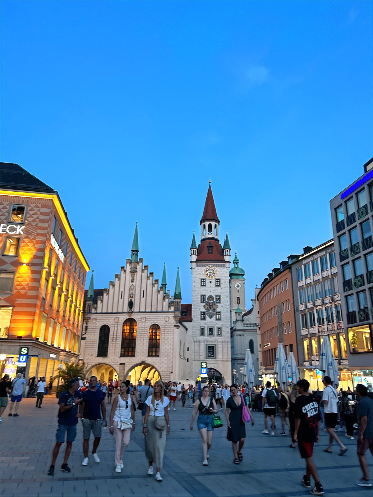 Rathaus at Marienplatz in Munich at night