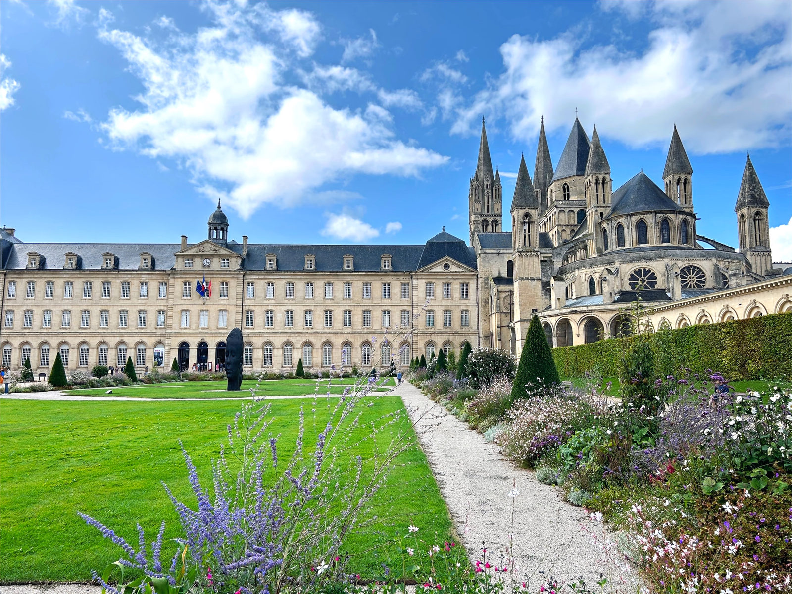 L'abbey aux hommes